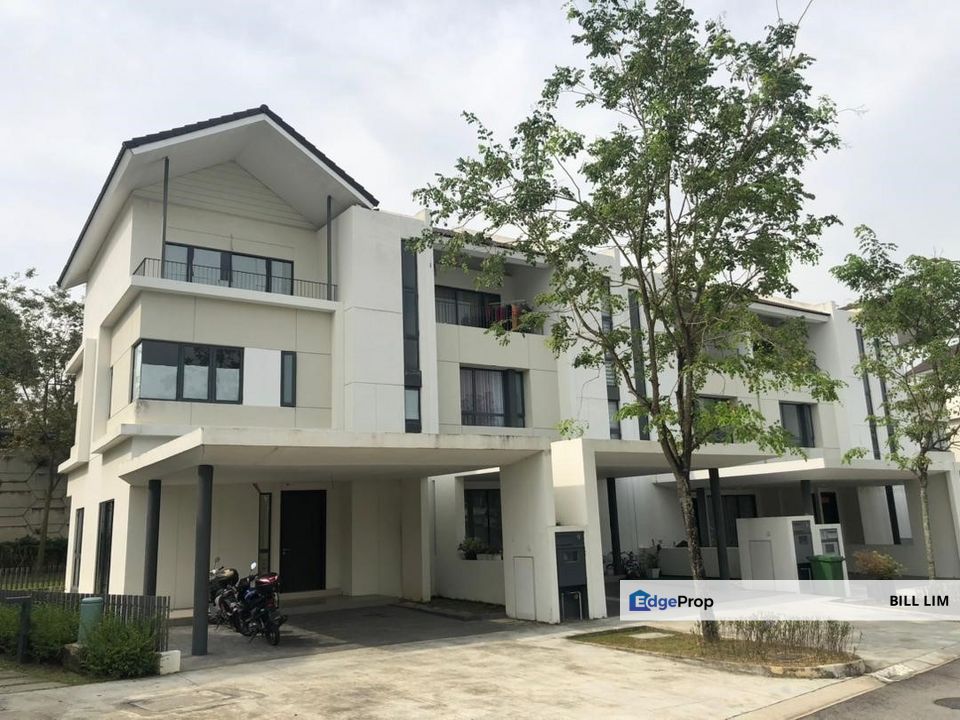 Taman Sari Amaryllis, Rawang 3-Storey Terrace End Lot House For Sale, Selangor, Rawang