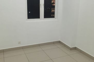 First Residence (Residensi Unggul)