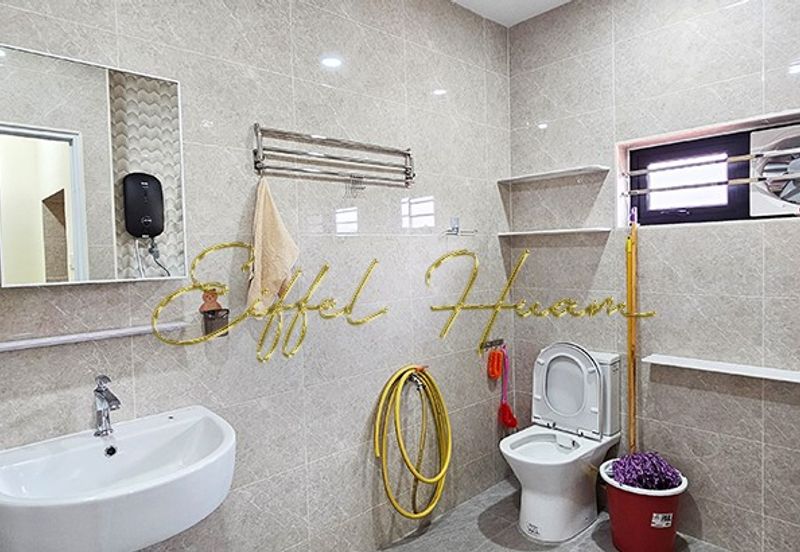 Well Renovated Spacious Double Storey Semi-D with Covered Side Land @ Taman Guan Joo Seng