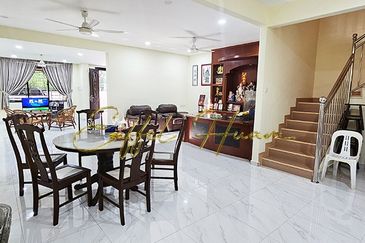 Well Renovated Spacious Double Storey Semi-D with Covered Side Land @ Taman Guan Joo Seng