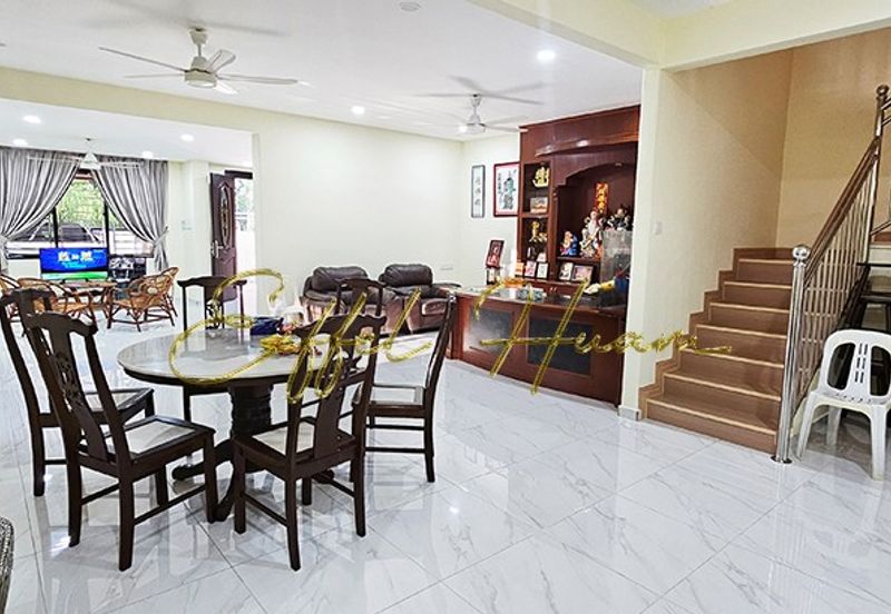 Well Renovated Spacious Double Storey Semi-D with Covered Side Land @ Taman Guan Joo Seng