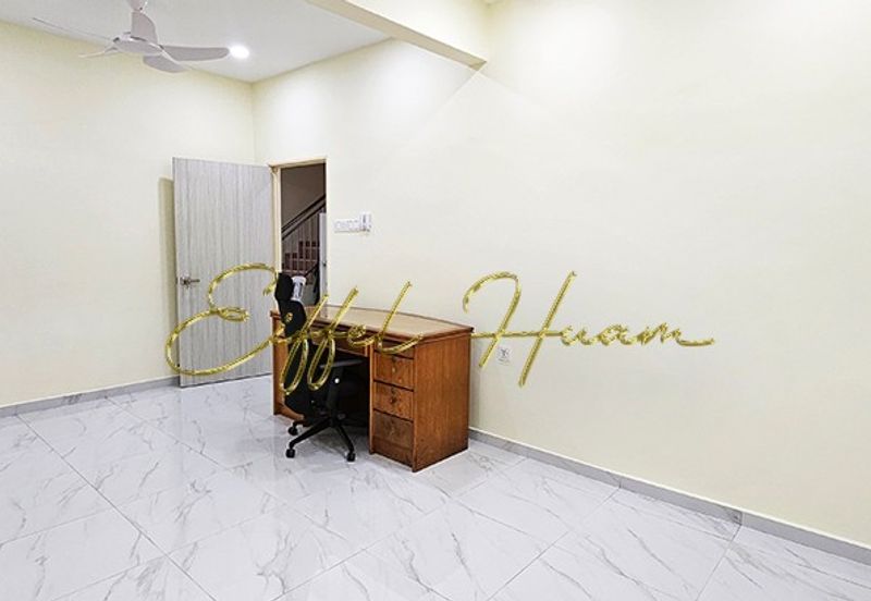 Well Renovated Spacious Double Storey Semi-D with Covered Side Land @ Taman Guan Joo Seng