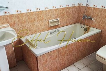 Double Storey Semi-D with Spacious House and Big Land Area