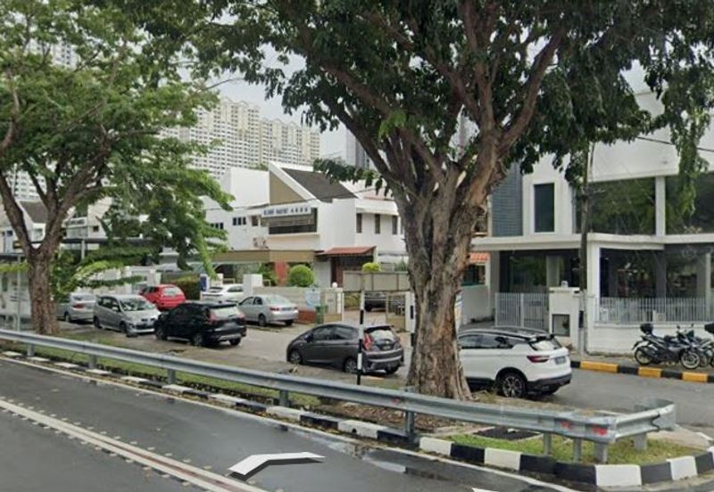 FACING BUSY MAIN ROAD - COMMERCIAL DOUBLE STOREY SEMI-DETACHED @ JALAN SULTAN AZLAN SHAH, BATU UBAN, GELUGOR