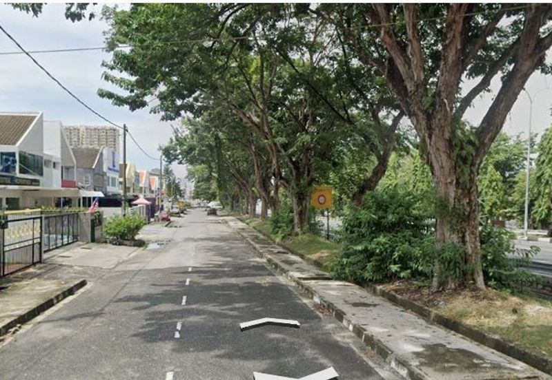 FACING BUSY MAIN ROAD - COMMERCIAL DOUBLE STOREY SEMI-DETACHED @ JALAN SULTAN AZLAN SHAH, BATU UBAN, GELUGOR