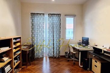 Medan Bayu 2.5 Storey Ariza by the Sea Courtyard Terrace