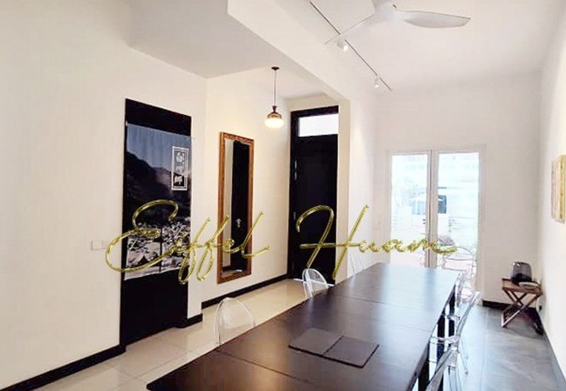 Medan Bayu 2.5 Storey Ariza by the Sea Courtyard Terrace