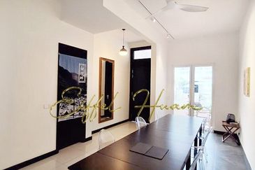 Medan Bayu 2.5 Storey Ariza by the Sea Courtyard Terrace