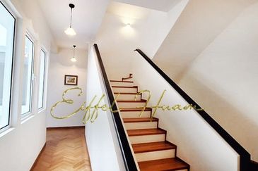 Medan Bayu 2.5 Storey Ariza by the Sea Courtyard Terrace