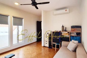 Medan Bayu 2.5 Storey Ariza by the Sea Courtyard Terrace