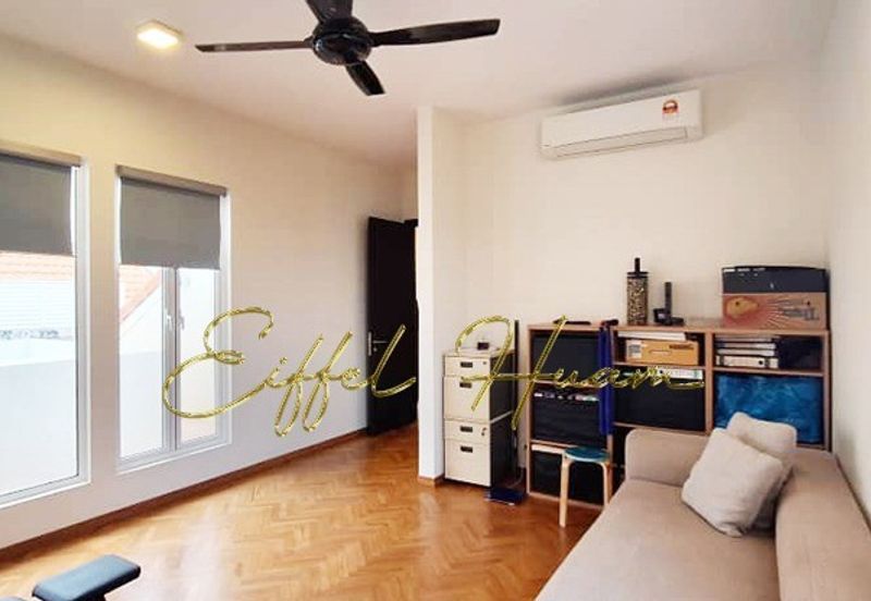 Medan Bayu 2.5 Storey Ariza by the Sea Courtyard Terrace