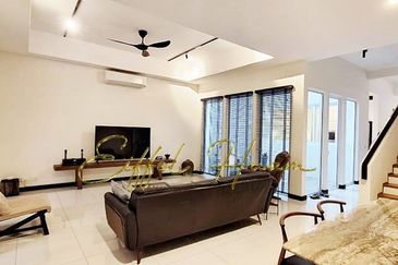 Medan Bayu 2.5 Storey Ariza by the Sea Courtyard Terrace