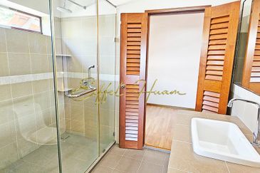 Unique Rare Landed Double Storey Bungalow with Breathtaking Sea View