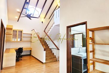 Unique Rare Landed Double Storey Bungalow with Breathtaking Sea View