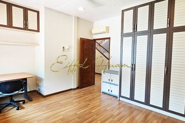 Unique Rare Landed Double Storey Bungalow with Breathtaking Sea View