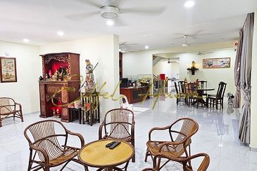 Well Renovated Double Storey Semi-D @ Taman Guan Joo Seng