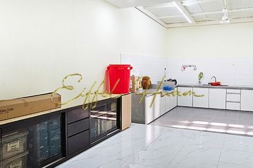 Well Renovated Double Storey Semi-D @ Taman Guan Joo Seng