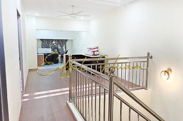 Well Renovated Double Storey Semi-D @ Taman Guan Joo Seng