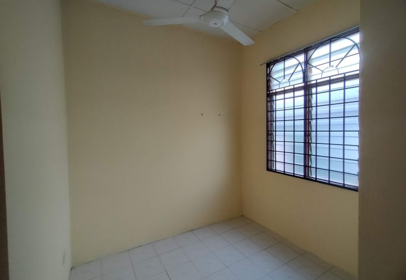 Taman Seroja, Bandar Baru Salak Tinggi