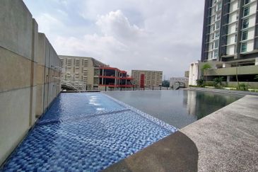 V12 Sovo (Menara Suria)