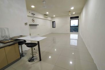 V12 Sovo (Menara Suria)