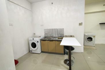 V12 Sovo (Menara Suria)