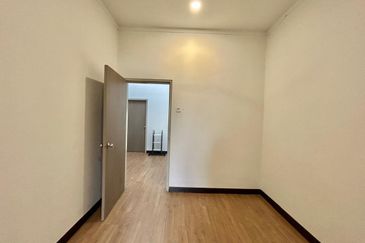 BANDAR AINSDALE (MEKAR)