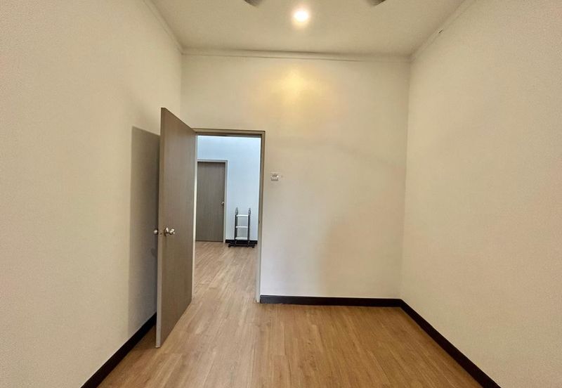 BANDAR AINSDALE (MEKAR)