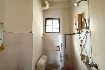 KONDOMINIUM TASIK MEWAH