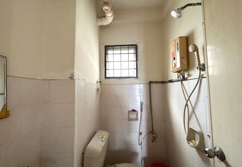 KONDOMINIUM TASIK MEWAH