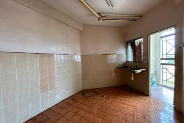 KONDOMINIUM TASIK MEWAH