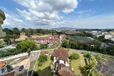 KONDOMINIUM TASIK MEWAH