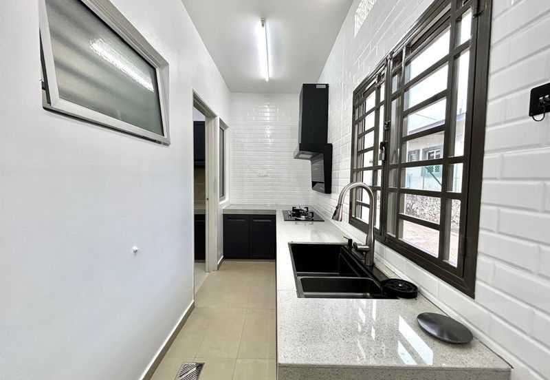 Albury 2, Taman Tasik Senangin