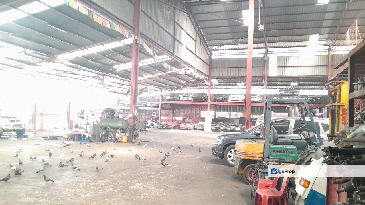 Warehouse showroom 39,000 sf Facing main road bandar Kajang , Selangor, Kajang
