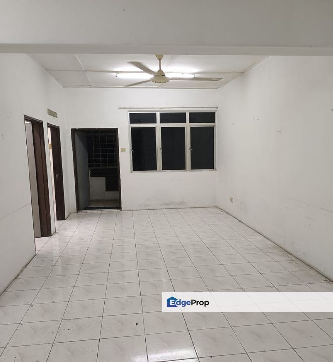 below Market Pusat Hentian Kajang Apartment 3 bilik Jalan Reko, Selangor, Kajang