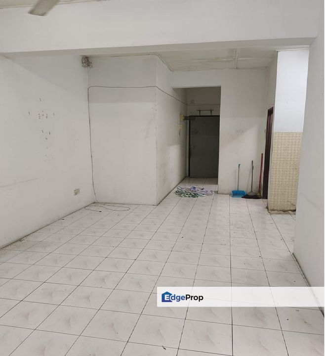 below Market Pusat Hentian Kajang Apartment 3 bilik Jalan Reko, Selangor, Kajang