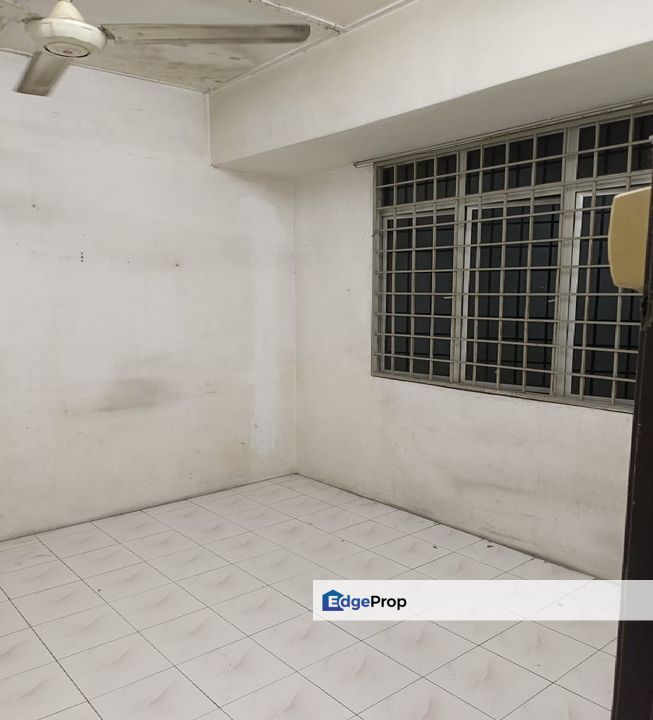 below Market Pusat Hentian Kajang Apartment 3 bilik Jalan Reko, Selangor, Kajang