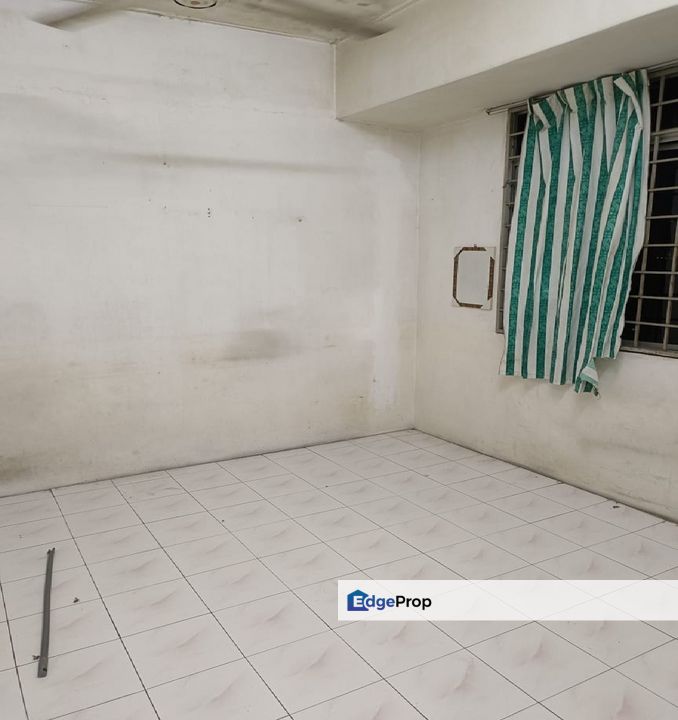 below Market Pusat Hentian Kajang Apartment 3 bilik Jalan Reko, Selangor, Kajang