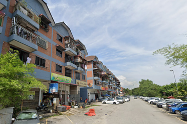 SL 11, Bandar Sungai Long