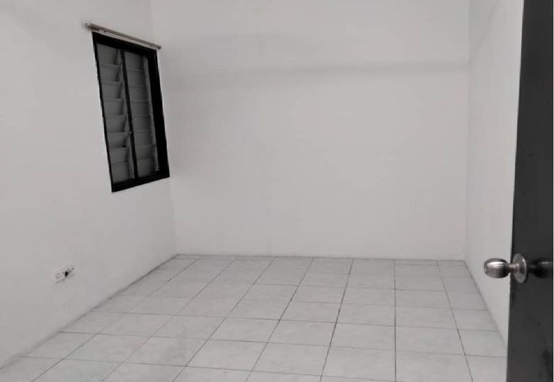 SL 11, Bandar Sungai Long