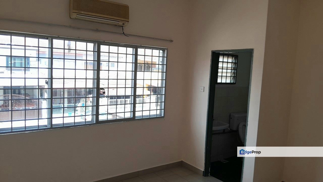 Full loan 2 storey house Terrace Taman Balakong Jaya Seri Kembangan, Selangor, Balakong