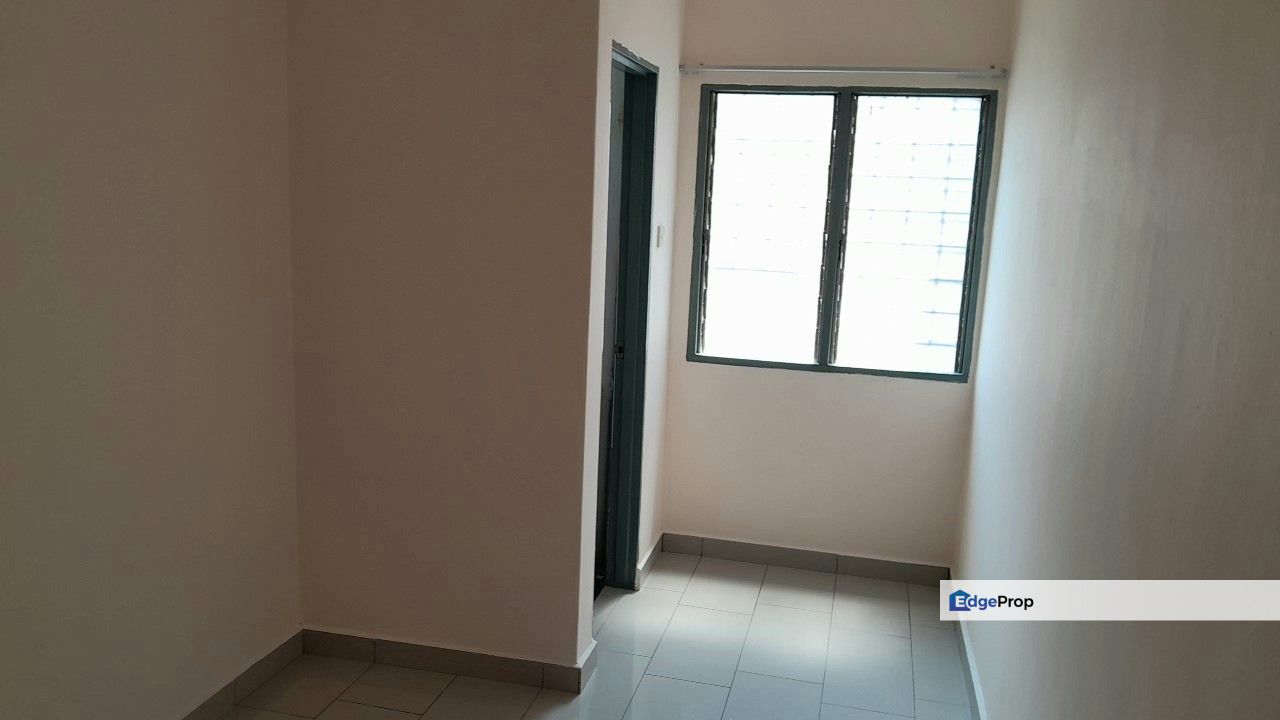 Full loan 2 storey house Terrace Taman Balakong Jaya Seri Kembangan, Selangor, Balakong