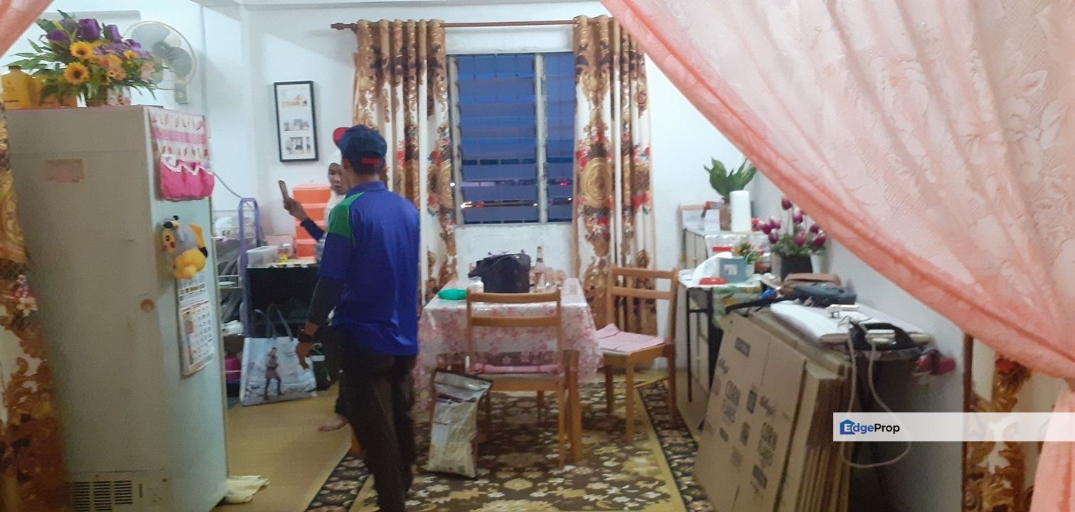City Height Flat (ada lift) Sungai Chua Kajang For rent RM 700 per month  Property Details : * Low cost flat for first house buyer k, Selangor, Kajang