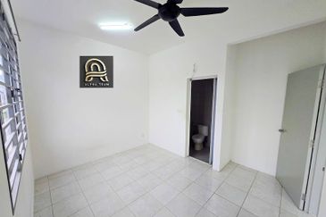 Gated & Guarded Garden Villa Townhouse (3R2B,2CP) Tmn Tasik Semenyih