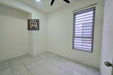 Gated & Guarded Garden Villa Townhouse (3R2B,2CP) Tmn Tasik Semenyih