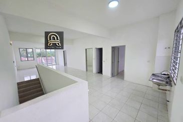 Gated & Guarded Garden Villa Townhouse (3R2B,2CP) Tmn Tasik Semenyih