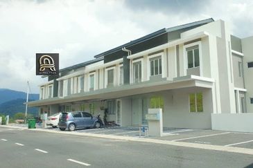 Gated & Guarded Garden Villa Townhouse (3R2B,2CP) Tmn Tasik Semenyih