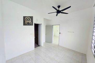 Gated & Guarded Garden Villa Townhouse (3R2B,2CP) Tmn Tasik Semenyih