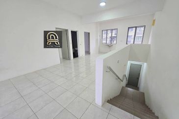 Gated & Guarded Garden Villa Townhouse (3R2B,2CP) Tmn Tasik Semenyih