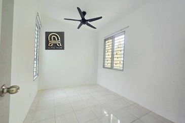 Gated & Guarded Garden Villa Townhouse (3R2B,2CP) Tmn Tasik Semenyih